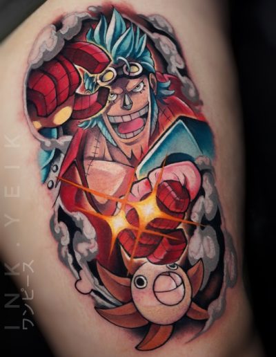 Tatuaje anime a color en Barcelona inspirado en One Piece, con tonos vibrantes y detalles intensos, realizado en Black Haru Tattoo Studio.